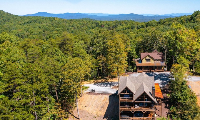 Blue Ridge Cabin | Relax at Sunrock Mountain Dream: Family-Friendly Cabins
