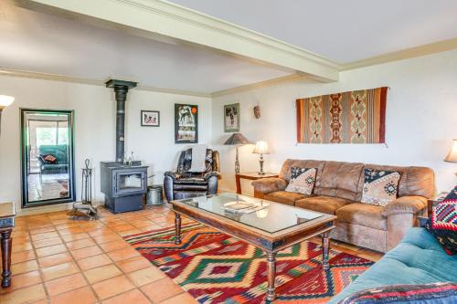 Dewey House | Pet-Friendly Prescott Valley Retreat with Mountain View