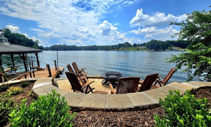 Goodview House | Experience the Best at Sunsational - SML Waterfront Hotel