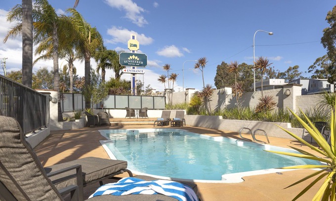 Batemans Bay Hotel | Discover Sunseeker Motor Inn: Poolside Comfort Awaits