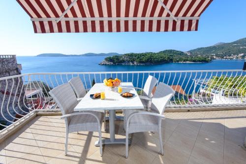 Stikovica Apartment | Oceanfront Sunset Apartment: 4-Star Stay with Pool & Views