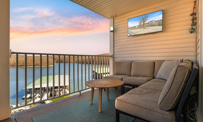 Osage Beach Condo | Sunset Bay - Lakeside Pool with Accessible Comforts