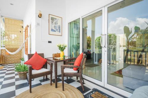 Thong Sala Apartment | Beachfront Escape: Sunset Beach Apartments at La Bella Villa