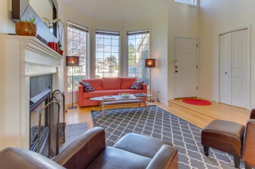 Seaside House | Unforgettable Sunset Beach House with Hot Tub & Family Fun