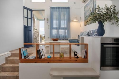 Stelida House | Cozy Sunset Beach House with Ocean View and Breakfast