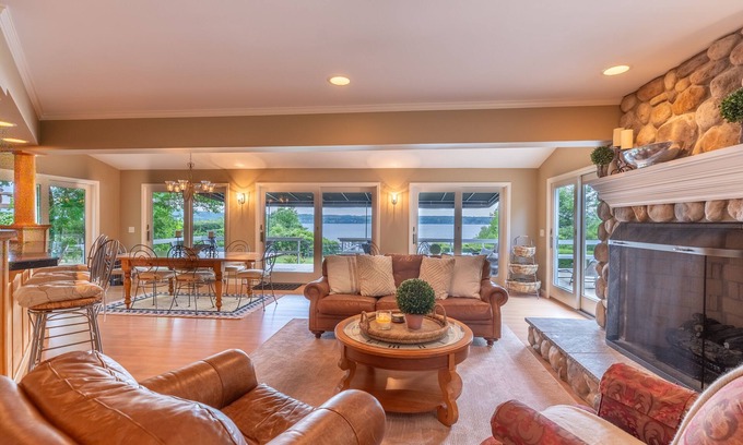 Town of Owasco House | Owasco Lake Sunset Beach House - Family-Friendly Retreat!