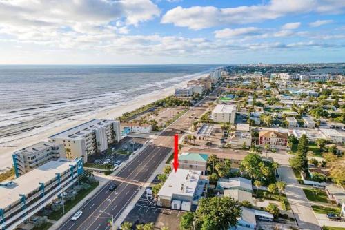 Madeira Beach Apartment | Pet-Friendly Sunset Beach Suites #2 - Steps to the Shore