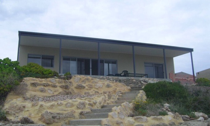 Para Wurlie House | Beachfront Holiday Home with Pool & Kid-Friendly Amenities