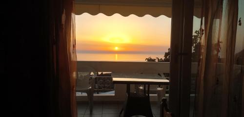 Athani Apartment | Pet-Friendly Sunset Bella Vista with Breakfast & Dining