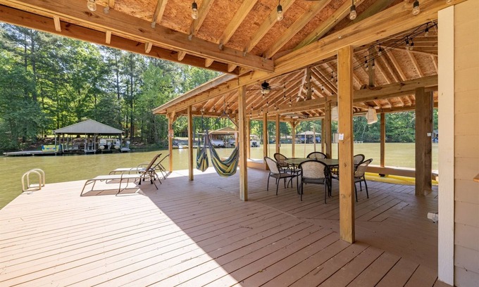 Wise House | Unforgettable Sunset Breeze Retreat at Lake Gaston