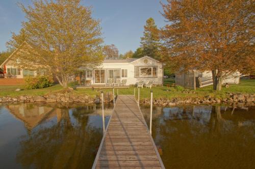 Moran House | Family-Friendly Sunset Breeze with Scenic Views