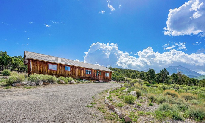 Spanish Valley Cabin | ‘Sunset Cabin’ near Moab w/Stunning Views!