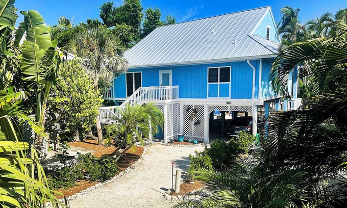 Captiva House | Unforgettable Stay at 13 Sunset Captiva: Pool & Spa Oasis