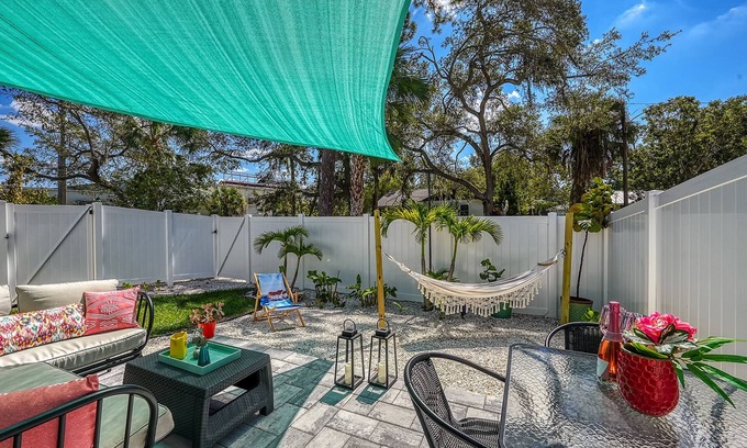 Bayou Oaks House | Beautiful Sunset Casita with Ocean View near Sarasota Bay