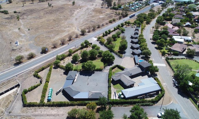 Colesberg House | Relax at Sunset Chalets with Ocean Views & Pool Access