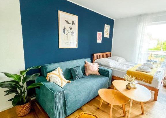 Memmingen Apartment | Guest Rated: 9.7 - theSunset Club Studio with Balcony