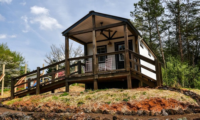 Ducktown Cabin | Pet-Friendly Sunset Cottage with Firepit & Top Review Score