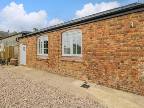 Towcester House | Pet-Friendly Sunset Cottage - Guest Rated 10/10 Experience