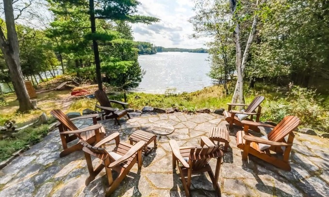 Frontenac House | Serene Sunset Cove: Waterfront Retreat with Ocean Views