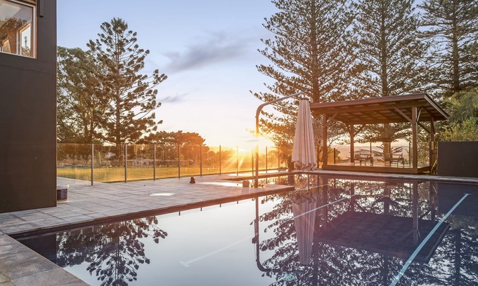 Lennox Head House | Unforgettable Sunset Dream House with Oceanfront Poolside Retreat