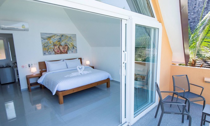 Ko Chang Bed & Breakfast | Sea View Double Bedroom at Sunset Emily Villas - Rated 10/10