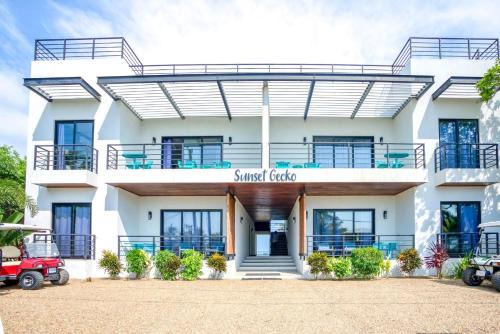 Placencia Apartment | Pet-Friendly Sunset Gecko Condos with Pool and Restaurant