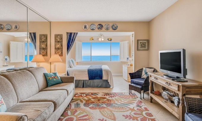 Navarre Beach Hotel | Unforgettable Stay at Sunset Harbor Palms with Pool Access