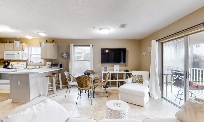 Navarre Beach Apartment | Family-Friendly Sunset Harbour Villas with Pool Access