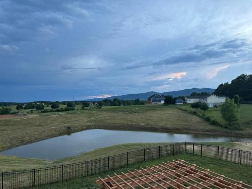 Front Royal Ski Chalet | Kid-Friendly Sunset Haven: Your Perfect Family Escape