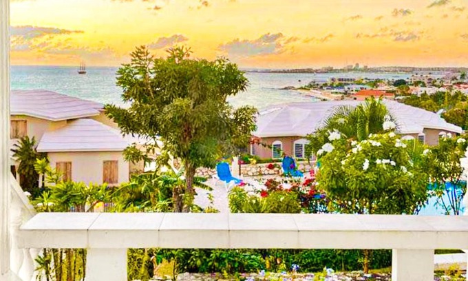 Pelican Key Villa | Relax at Sunset Heaven Villa with Pool and Family-Friendly Fun