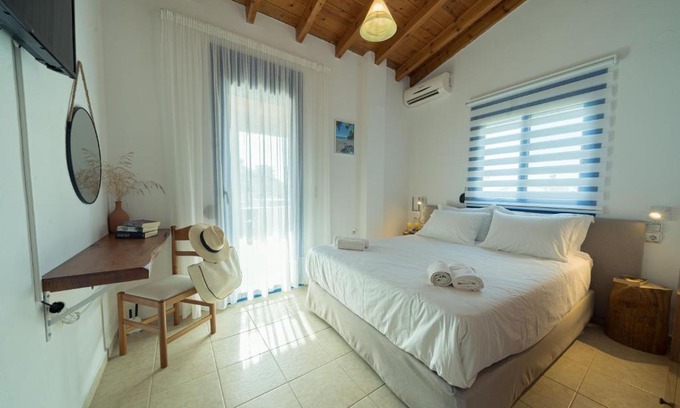 Archanes-Asterousia Apartment | Relaxing Oceanfront Retreat at Sunset Home Crete