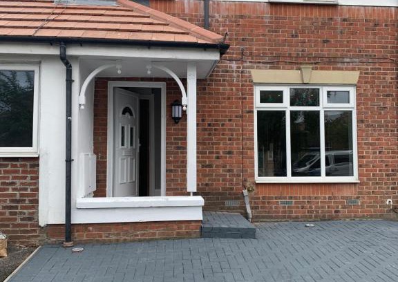 Thamesmead Apartment | Relaxing Stay at Sunset Homes - Child-Friendly Retreat