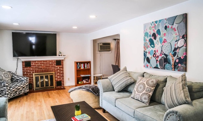 Rumford House | Top-Rated Sunset House Near Sunday River with Pool Access