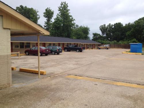 Longview Hotel | Pet-Friendly Retreat at Sunset Inn Longview for Families