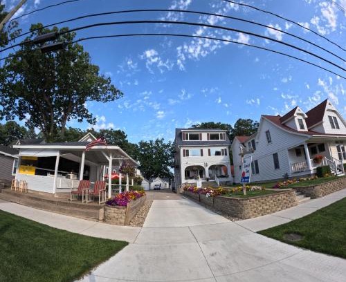 South Haven Bed & Breakfast | Oceanfront Getaway at Sunset Inn - Perfect for Families!