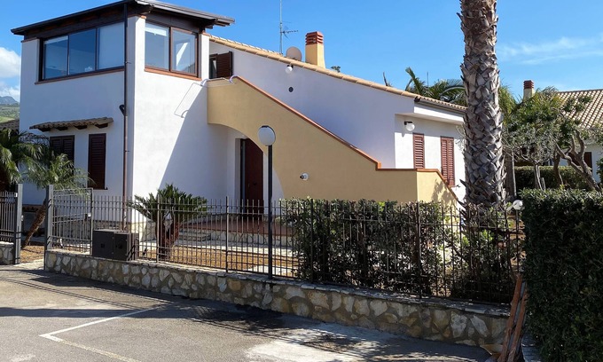 Piana Calzata Villa | Oceanfront Sunset Home: Guest Rated 9/10 & Pet Friendly