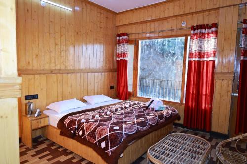 Dalhousie House | Scenic Sunset Lagoon Dalhousie: Family-Friendly Retreat