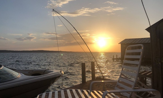 Hillsboro House | Serene Sunset Landing: Unwind with Ocean and Lake Views
