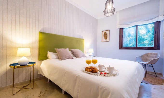Ensanche Centro Apartment | Relaxing Sunset Malaga Apartments - Colón with Spa & Kitchen