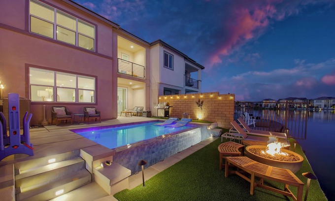 Terra Lago House | Sunset on the Lake - Pool, Sunshine, Golf, Festivals and more!