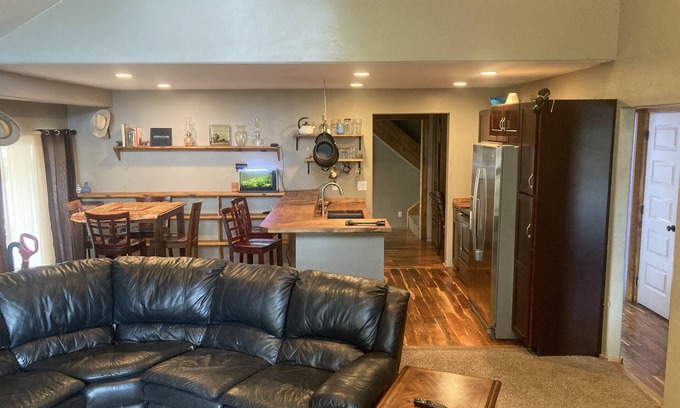 Bigfork Apartment | Relaxing Retreat: Sunset Views, Hot Tub & Downtown Access