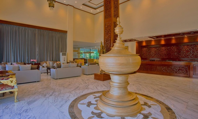 Mandalay Hotel | Unforgettable Sunset Palace View Suites with Pool & Dining