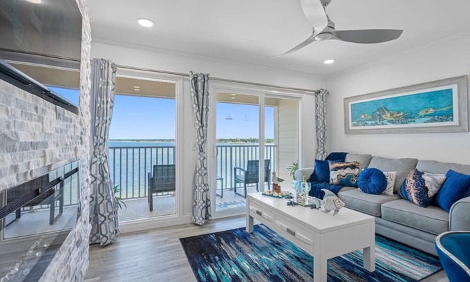 Rocky Point Condo | Oceanfront Escape at Sunset Paradise in Tampa