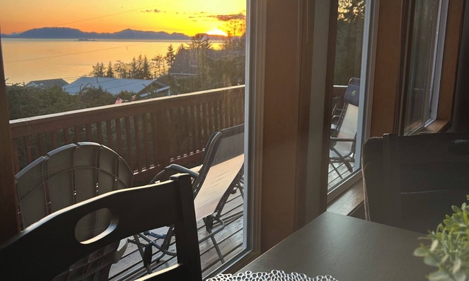 Ketchikan House | Experience Sunset Paradise with Ocean Views and Family Fun