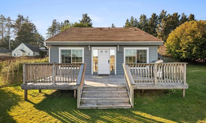 Sunset Beach House | Family-Friendly Getaway at Sunset Park Place - 10/10 Rated