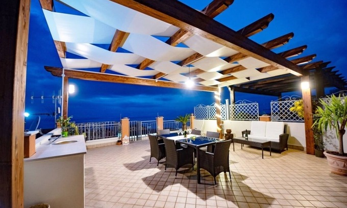 Pizzo Apartment | Unforgettable Sunset Penthouse with Oceanfront Pool Access