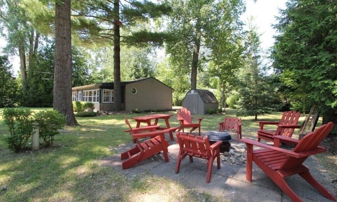 Lambton Shores Cottage | Beachside Sunset Pines Cottage: Rated 9.4 with Ocean Views