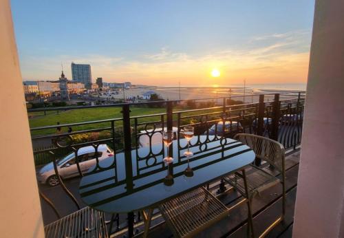 Margate Apartment | Oceanfront Sunset Point Apts - Spa Retreat with Hot Tub