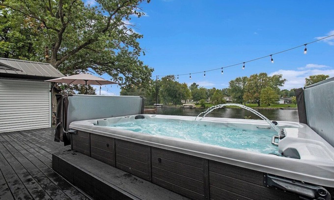 Wyatt House | Sunset Point: Spacious 4-bedroom house in Elkhart with WiFi, AC, Swim Spa