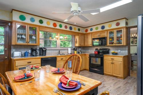 Penrose House | Family-Approved Stay at Sunset Ranch Over Crab Creek